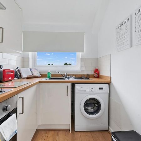Village Cwtch Whitchurch 2 Bedroom Apartment كارديف المظهر الخارجي الصورة