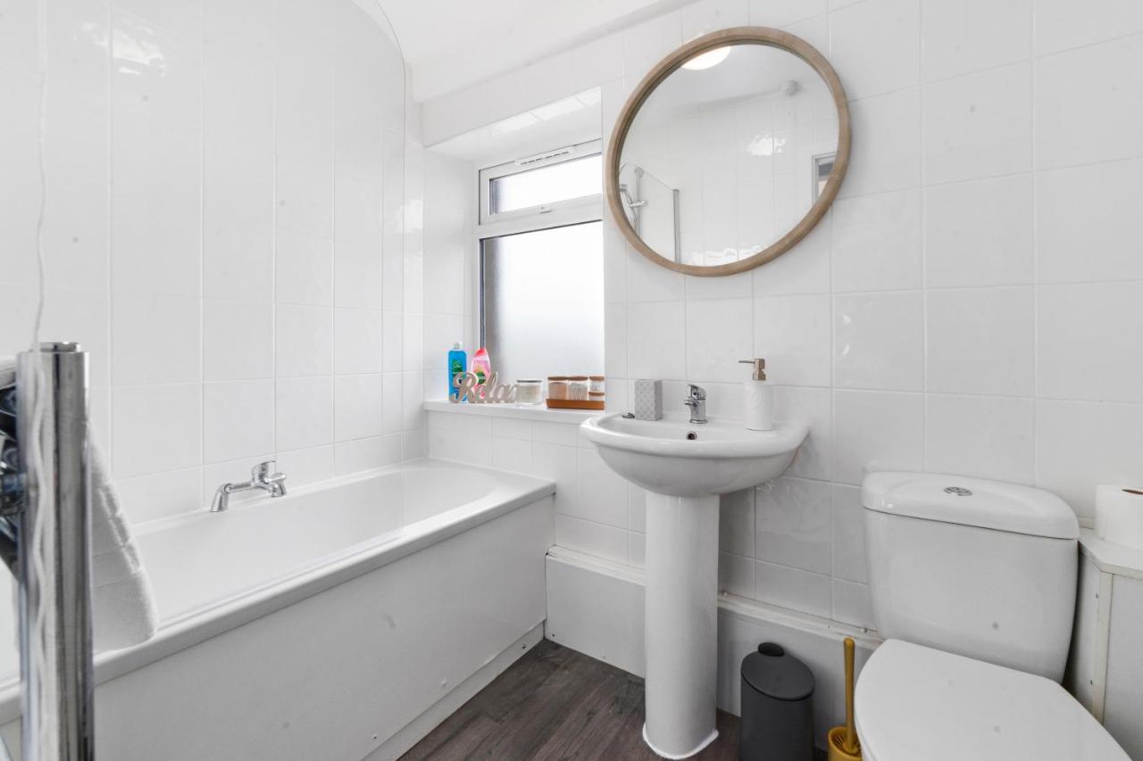 Village Cwtch Whitchurch 2 Bedroom Apartment كارديف المظهر الخارجي الصورة