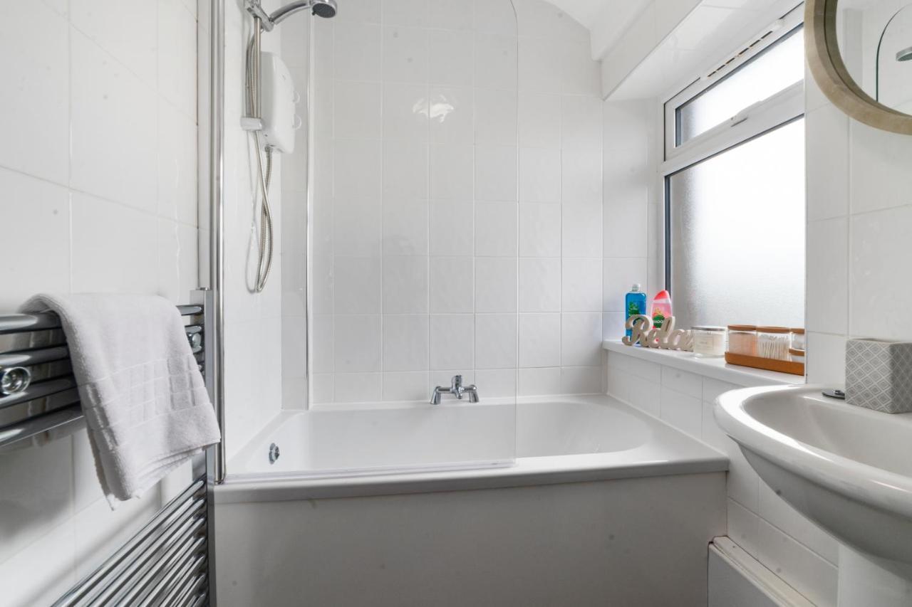 Village Cwtch Whitchurch 2 Bedroom Apartment كارديف المظهر الخارجي الصورة